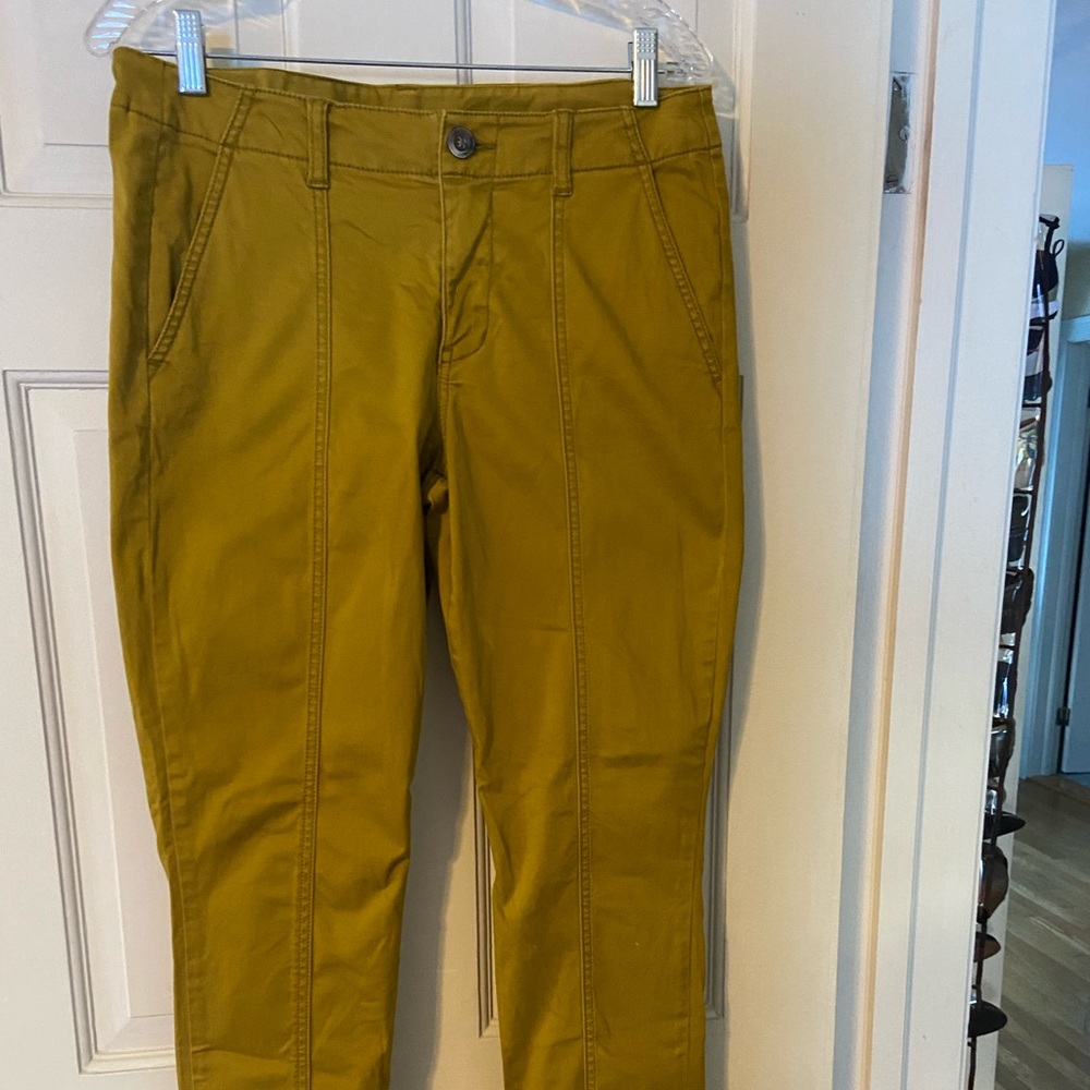 Cabi The Tracker Jogger Women's 6 Marigold Snap Ankle 
Missing one snap